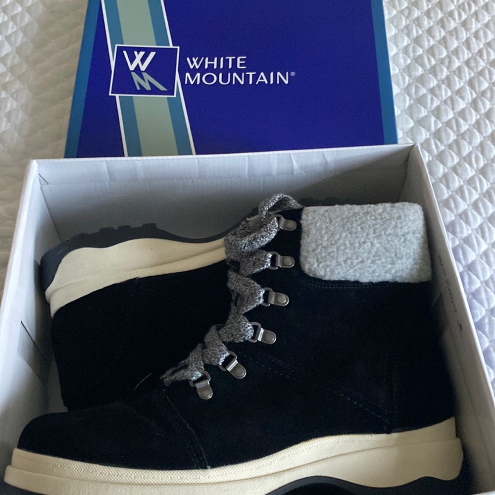 Ladies White Mountain Winter boots